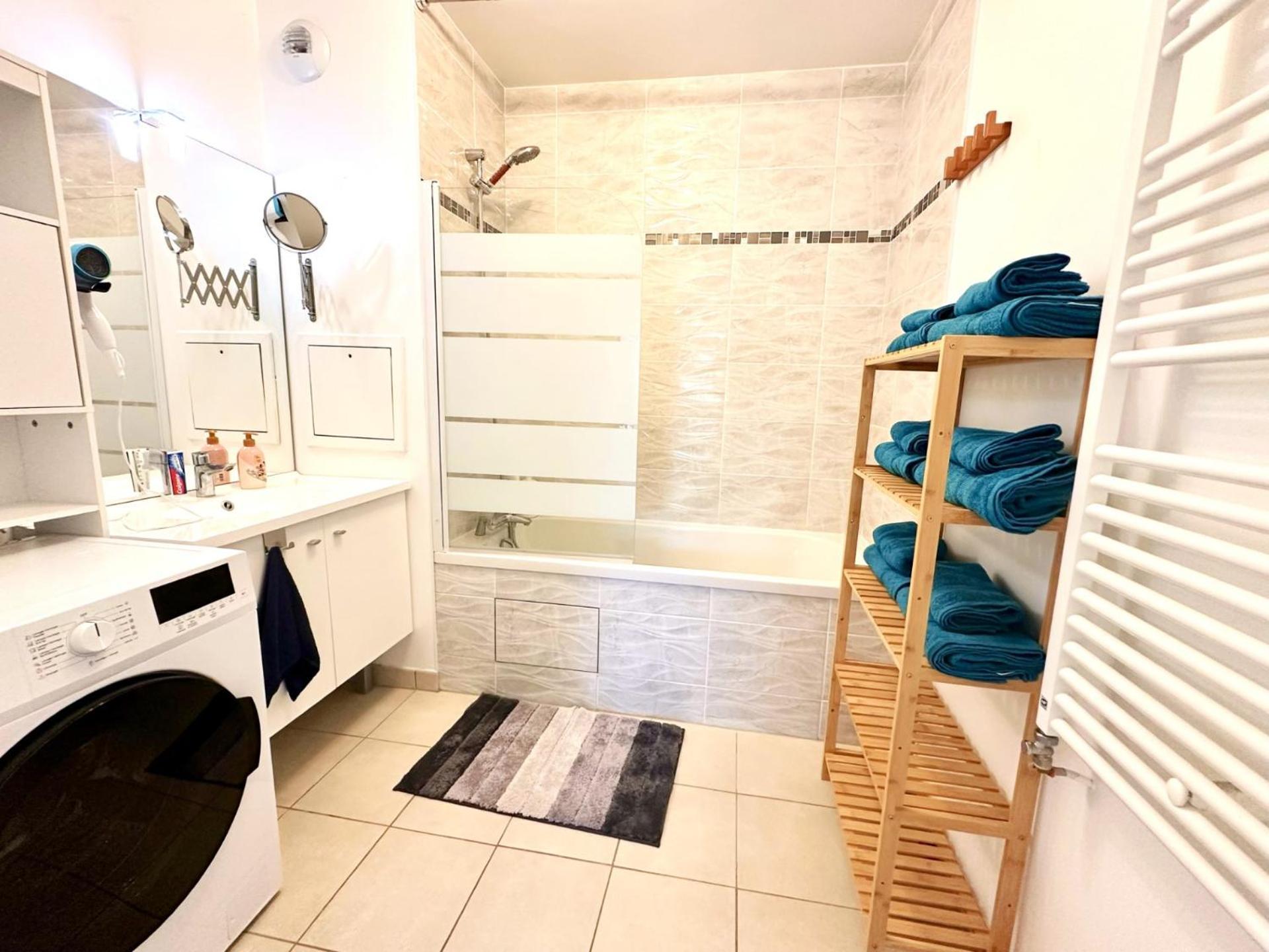 Le Lion D'Or - Parking - Netflix - Wifi - Nerf Apartment Bussy-Saint-Georges Luaran gambar